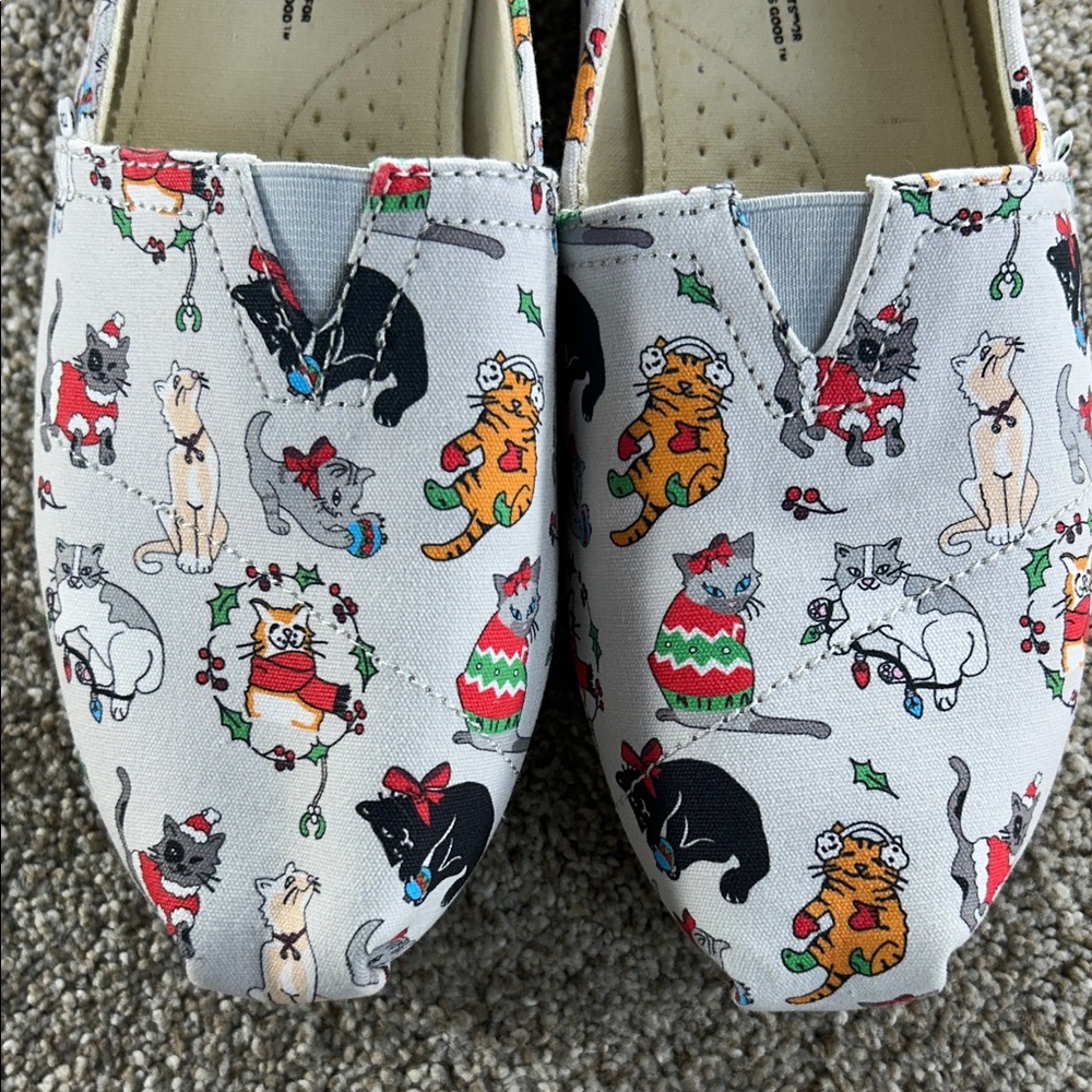 TOMS Multicolor Christmas Cat Pattern Slip-Ons Size 8 - Picture 4 of 13